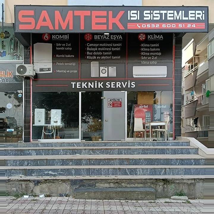 SAMTEK Isı Sistemleri dükkânının girişi ve kaldırımdan çıkan basamaklar, Atakum, Samsun